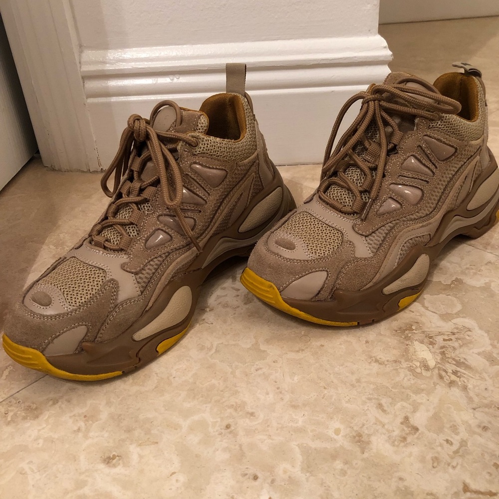 Sandro Astro Sneakers. Size 8